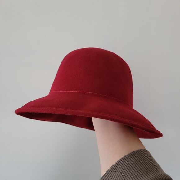 Vintage 100% Wool Felt Bloomingdale's Elegant Red Women's Hat Short Brim - Picture 2 of 5